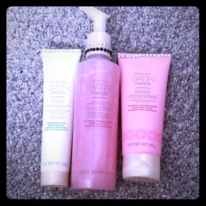 Mary Kay Satin Hands Set Blissful Pomegranate